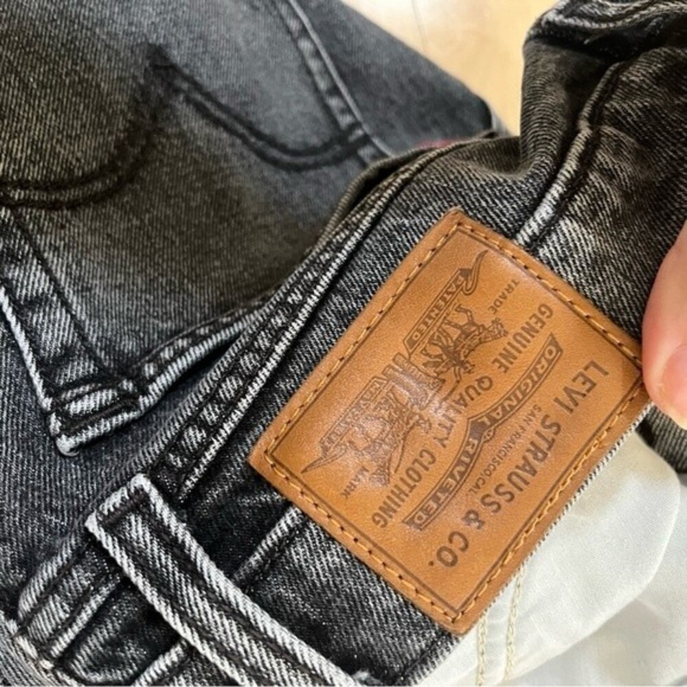 Levi’s Wedgie Icon High Rise Tapered Straight Fit Jeans in Charcoal Gray 26 NWOT - Picture 15 of 16